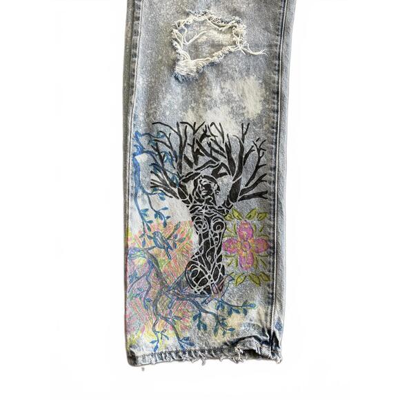 Women's Artistic Hand-Painted Distressed Acid Wash Jeans | Size 4 - Picture 4 of 9